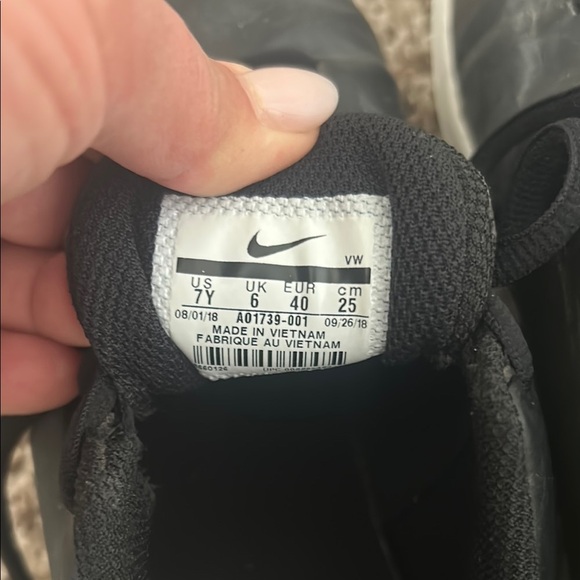 Nike Black Golf Shoes - Picture 2 of 4